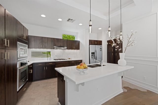 1500 Summit ST 5, Austin, TX 78741