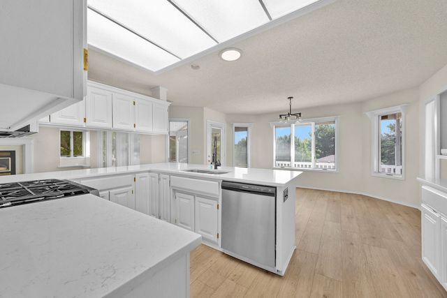 1 Kelaen Circle, Bella Vista, AR 72715