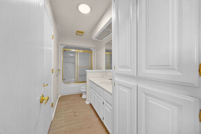 1 Kelaen Circle, Bella Vista, AR 72715