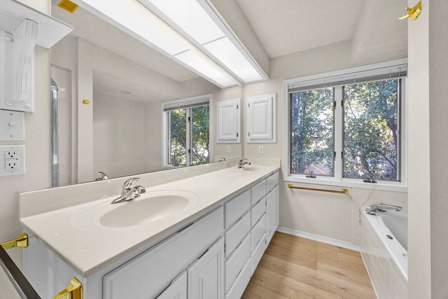 1 Kelaen Circle, Bella Vista, AR 72715