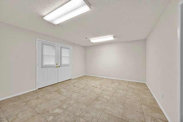 1 Kelaen Circle, Bella Vista, AR 72715