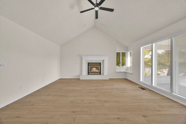 1 Kelaen Circle, Bella Vista, AR 72715