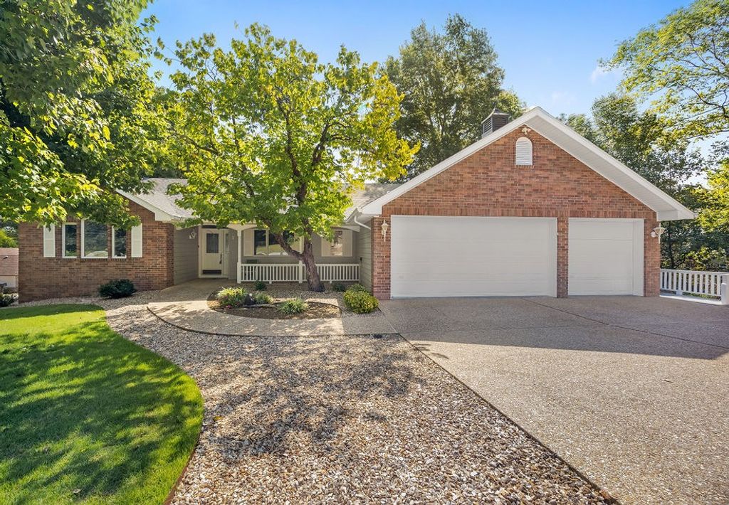 1 Kelaen Circle, Bella Vista, AR 72715
