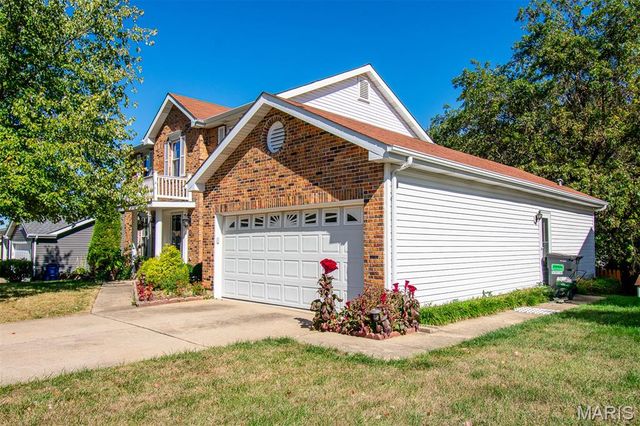 1228 EAGLES CREST Lane, St Charles, MO 63303