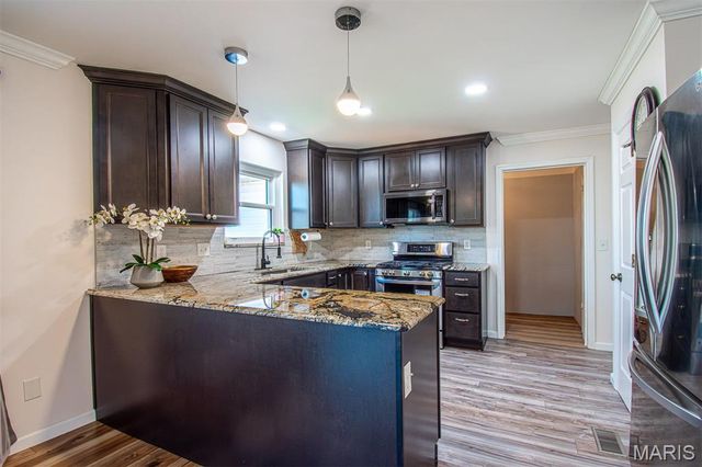 1228 EAGLES CREST Lane, St Charles, MO 63303