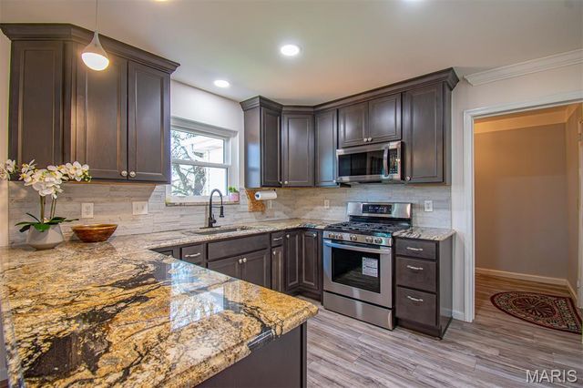 1228 EAGLES CREST Lane, St Charles, MO 63303