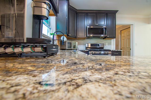 1228 EAGLES CREST Lane, St Charles, MO 63303