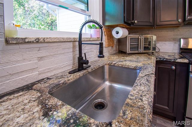 1228 EAGLES CREST Lane, St Charles, MO 63303