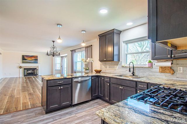 1228 EAGLES CREST Lane, St Charles, MO 63303