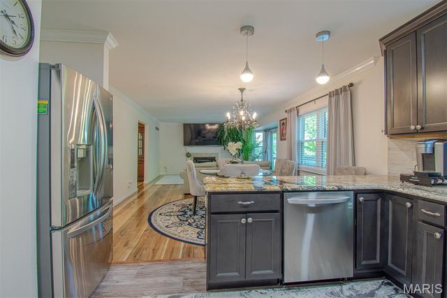 1228 EAGLES CREST Lane, St Charles, MO 63303