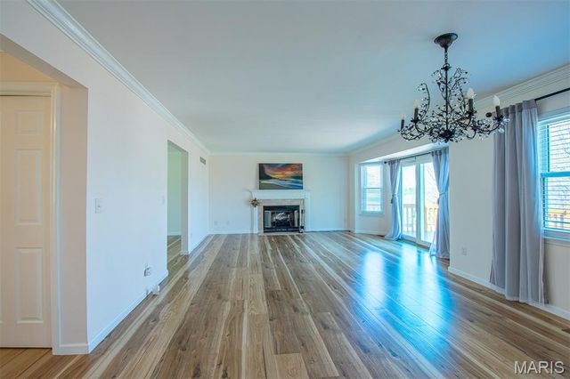 1228 EAGLES CREST Lane, St Charles, MO 63303