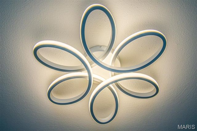 1228 EAGLES CREST Lane, St Charles, MO 63303