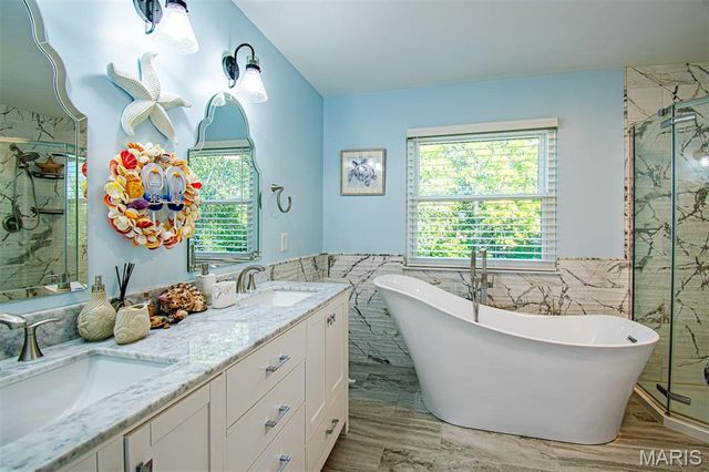 1228 EAGLES CREST Lane, St Charles, MO 63303