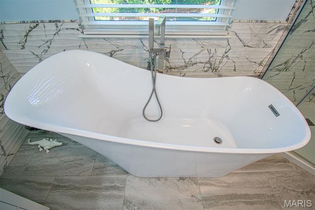 1228 EAGLES CREST Lane, St Charles, MO 63303