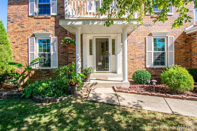 1228 EAGLES CREST Lane, St Charles, MO 63303