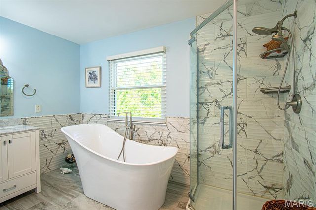 1228 EAGLES CREST Lane, St Charles, MO 63303