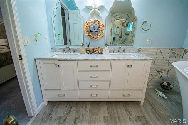 1228 EAGLES CREST Lane, St Charles, MO 63303