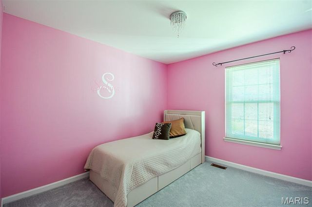 1228 EAGLES CREST Lane, St Charles, MO 63303