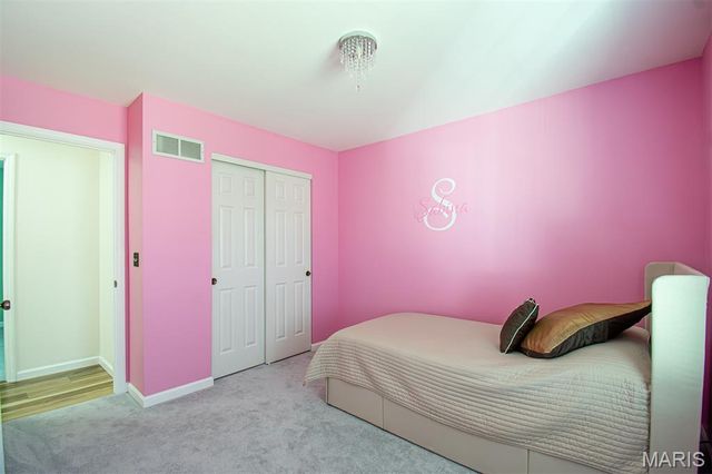 1228 EAGLES CREST Lane, St Charles, MO 63303