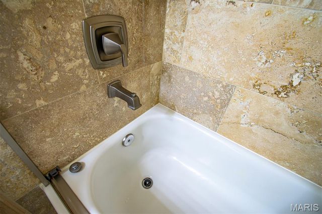 1228 EAGLES CREST Lane, St Charles, MO 63303