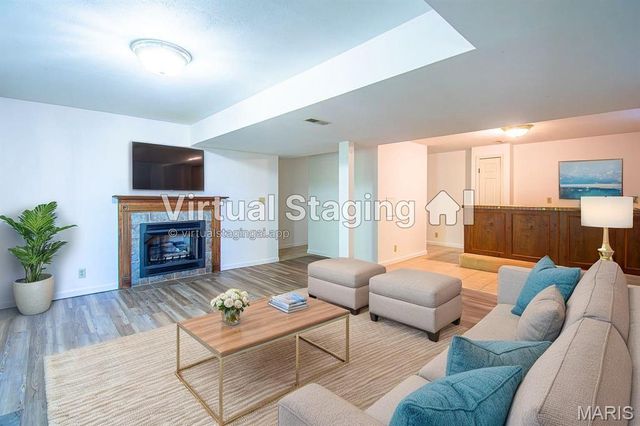 1228 EAGLES CREST Lane, St Charles, MO 63303