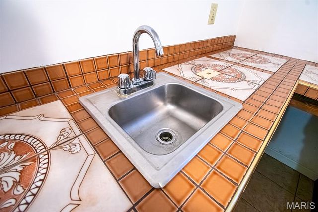 1228 EAGLES CREST Lane, St Charles, MO 63303