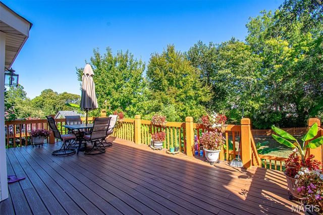 1228 EAGLES CREST Lane, St Charles, MO 63303