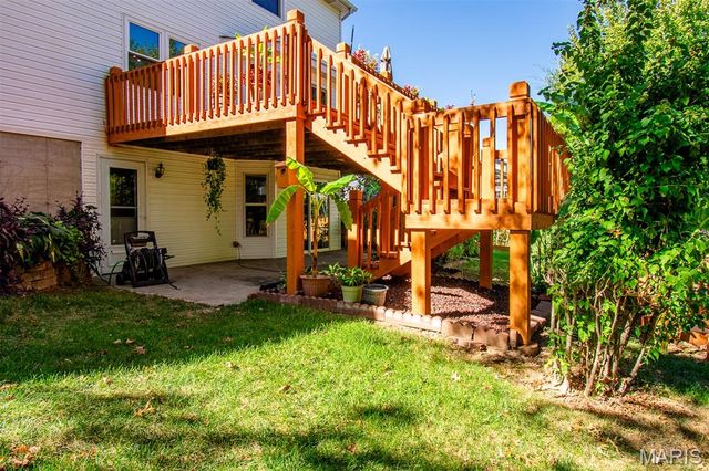 1228 EAGLES CREST Lane, St Charles, MO 63303