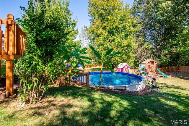 1228 EAGLES CREST Lane, St Charles, MO 63303