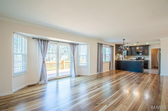 1228 EAGLES CREST Lane, St Charles, MO 63303