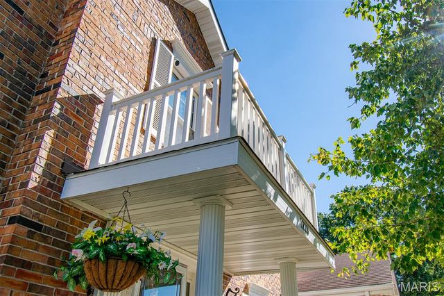 1228 EAGLES CREST Lane, St Charles, MO 63303