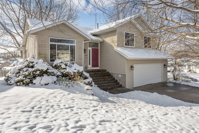 1784 Park Ridge Drive, Coralville, IA 52241