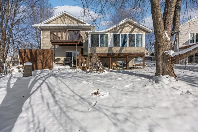 1784 Park Ridge Drive, Coralville, IA 52241