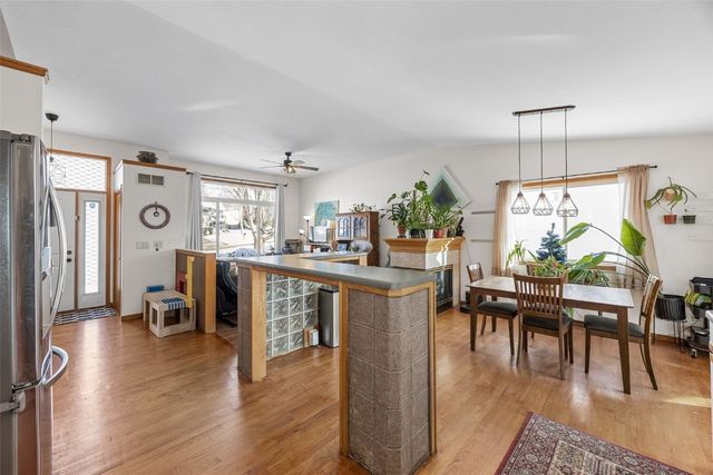 1784 Park Ridge Drive, Coralville, IA 52241