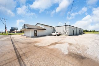 1301 S Kaufman Street, Ennis, TX 75119
