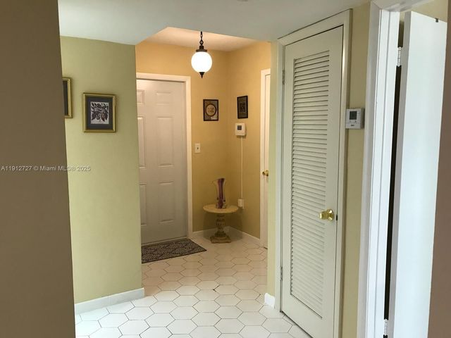 1201 NE 191st St G113, Miami, FL 33179