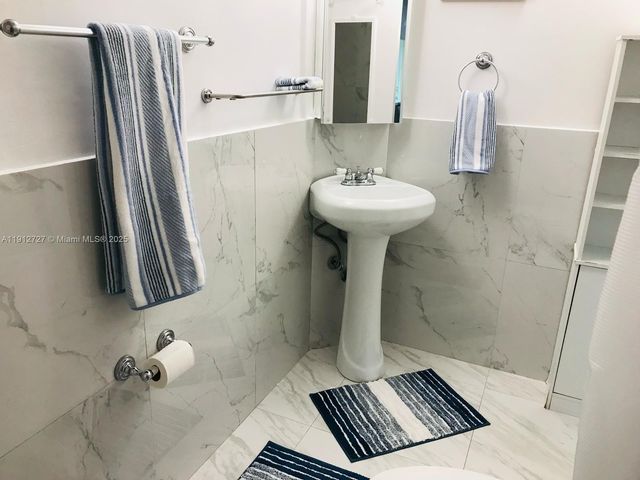 1201 NE 191st St G113, Miami, FL 33179