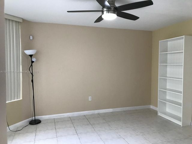 1201 NE 191st St G113, Miami, FL 33179