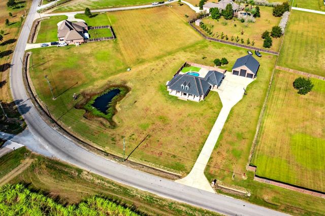 168 Bull Run Rd, Schriever, LA 70395