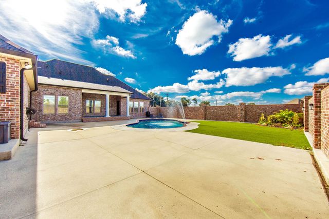 168 Bull Run Rd, Schriever, LA 70395