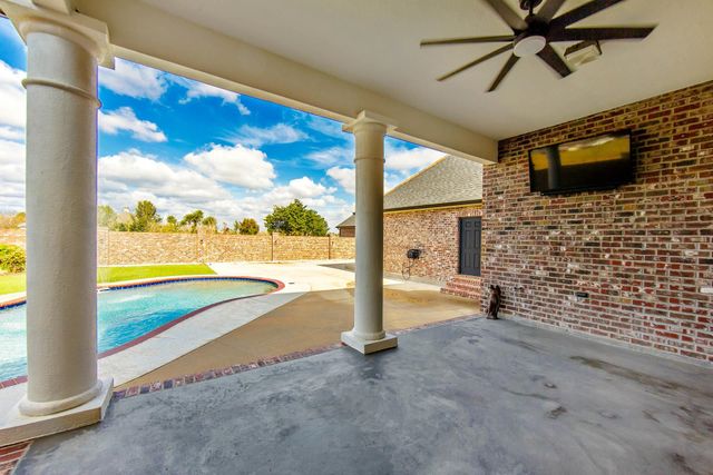 168 Bull Run Rd, Schriever, LA 70395