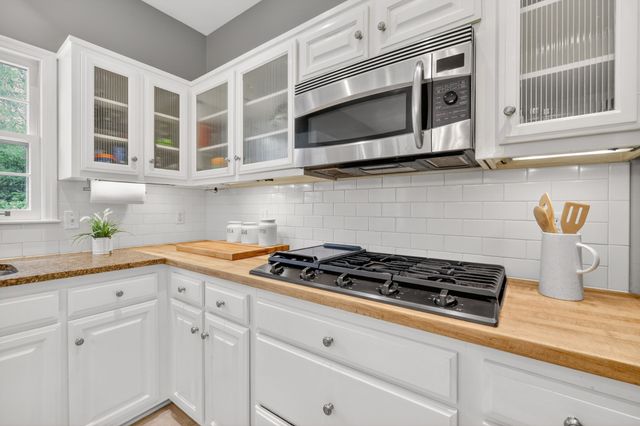 4321 Oakcrest Ln, Hermitage, TN 37076