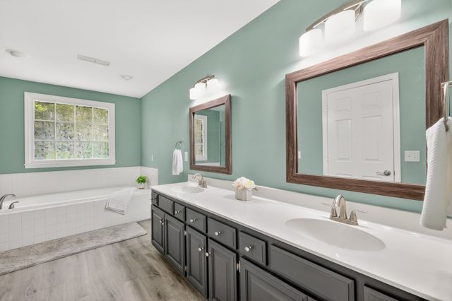 4321 Oakcrest Ln, Hermitage, TN 37076