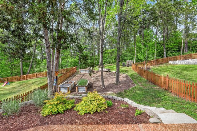 4321 Oakcrest Ln, Hermitage, TN 37076