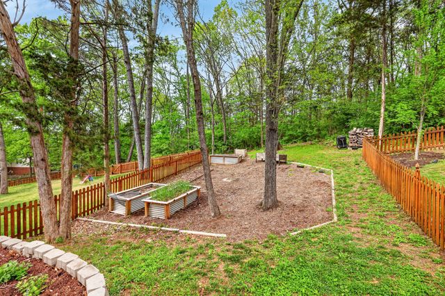4321 Oakcrest Ln, Hermitage, TN 37076