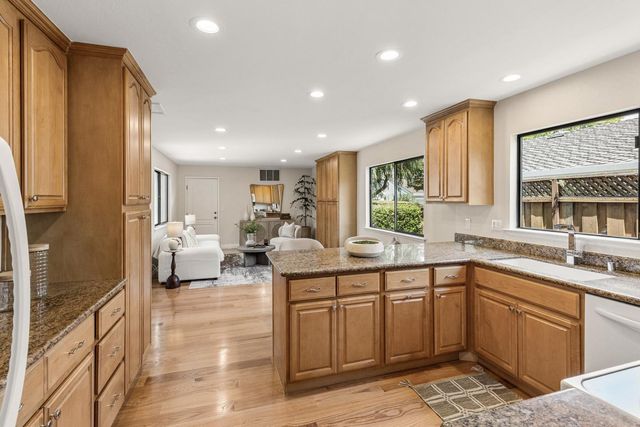 809 Runningwood Circle, Mountain View, CA 94040