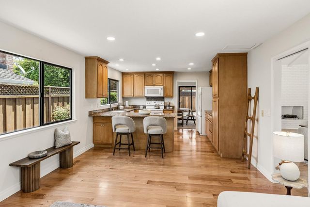 809 Runningwood Circle, Mountain View, CA 94040