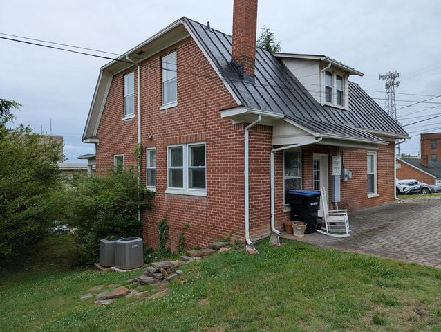 65 E Court ST, Rocky Mount, VA 24151