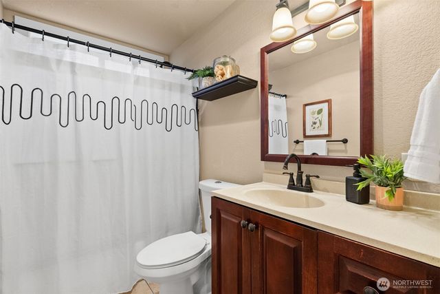 3926 NW Fairway Lane, Bremerton, WA 98312