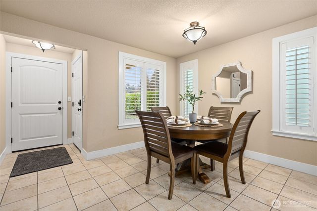 3926 NW Fairway Lane, Bremerton, WA 98312